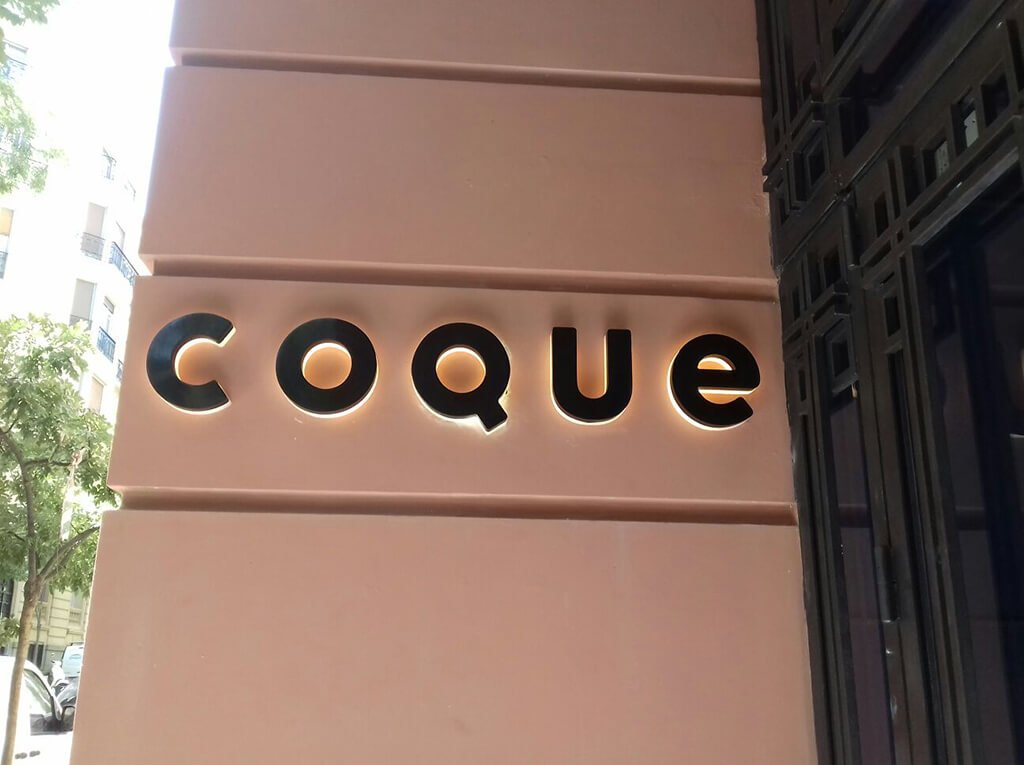 letrtas corpóreas para mejorar la imagen interior de un negocio