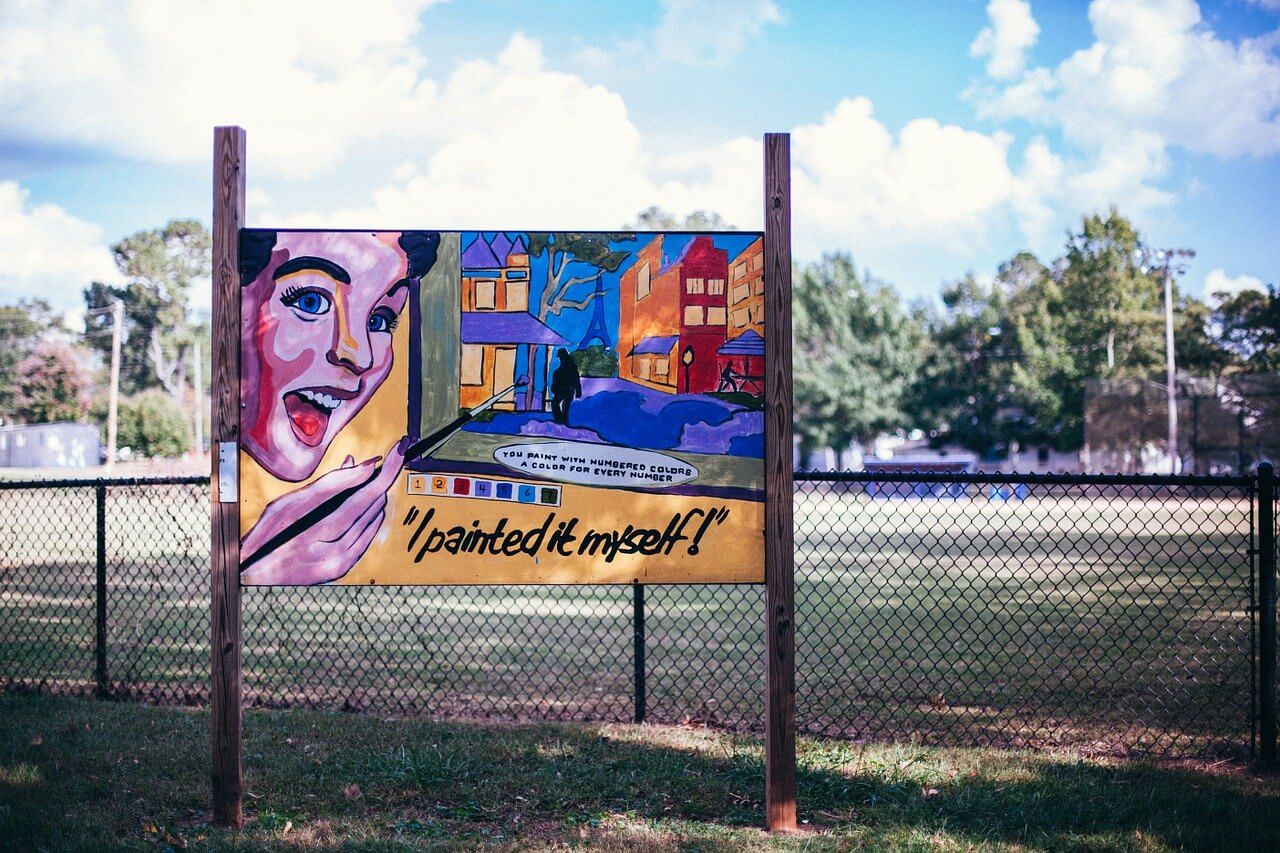 cómo se llaman los carteles publicitarios de la calle