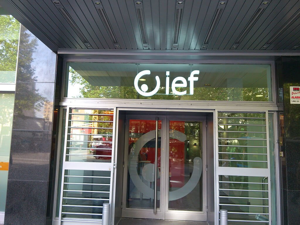 corporeas-de-metracrilato-05