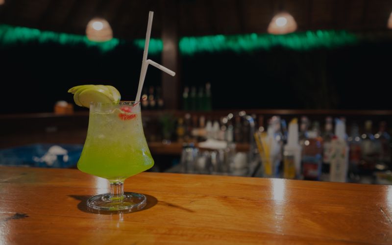 Barra de cocteles personalizados para la ocasión en tu día especial