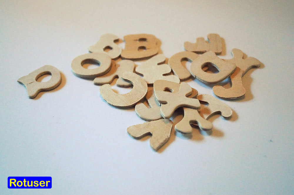 letras corpóreas de madera