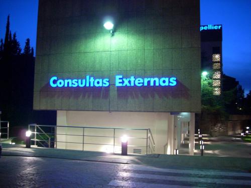 Letras corporeas con luz