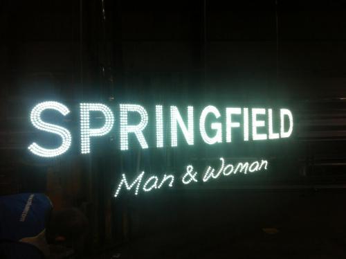 Letras corporeas con luz