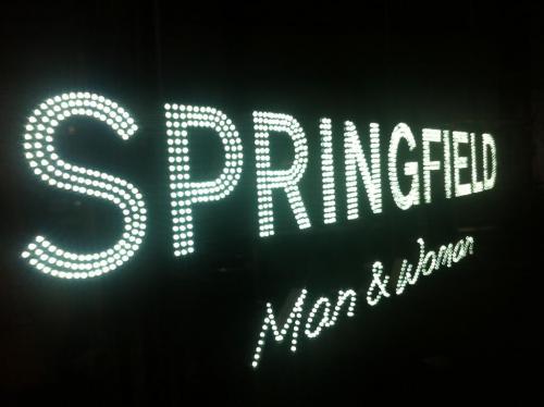 Letras corporeas con luz