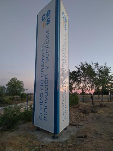 monolito-para-empresas-rotuser-1