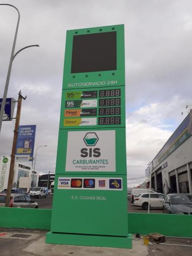 monolito-para-gasolinera-pantalla-ledrotuser-1