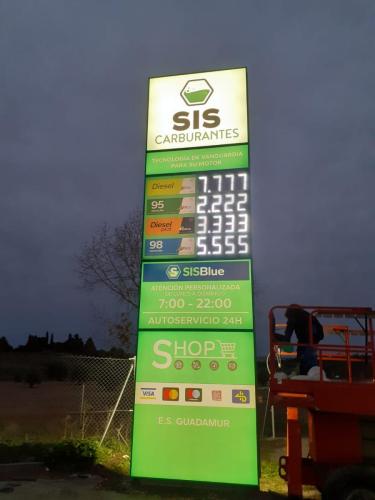 monolito-para-gasolinera-rotuser-3