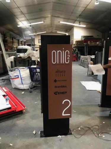 monolito-totem-iluminado