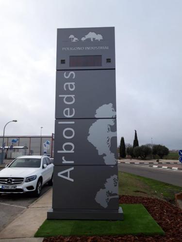 monolitos-rotuser-jun010