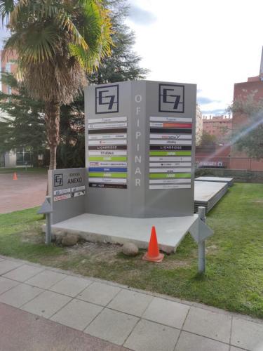 monolitos-rotuser-jun03