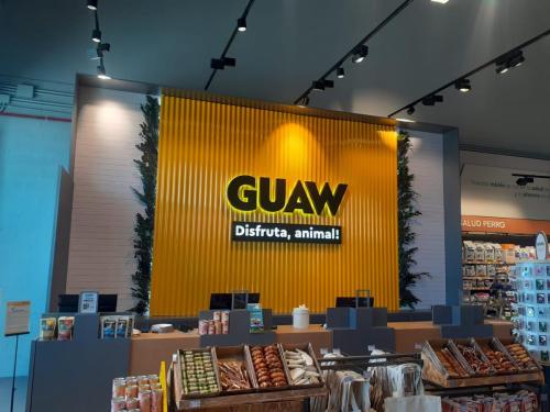 letras-corporeas-aluminio-luz-indirecta-1