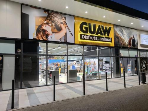 letras-corporeas-aluminio-luz-indirecta-2