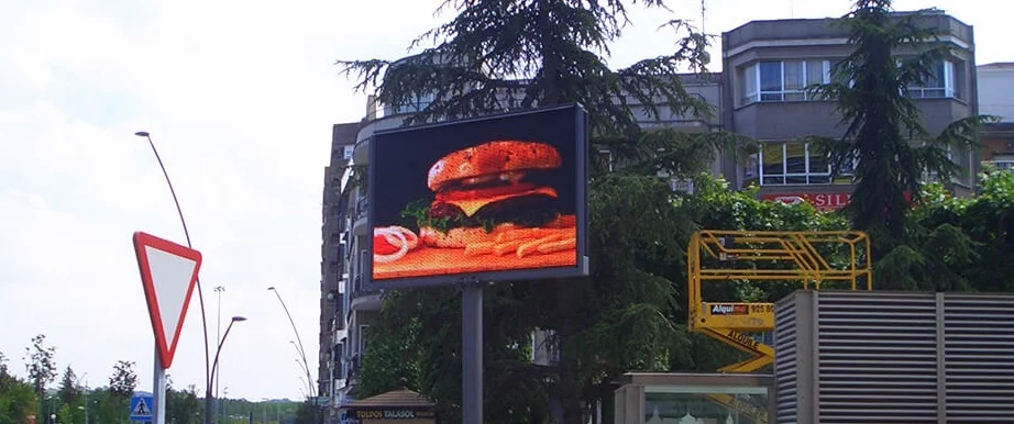 Publicidad exterior con Pantallas electrónicas Rotuser