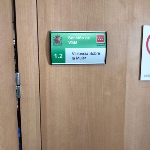 Trabajos de señalética
